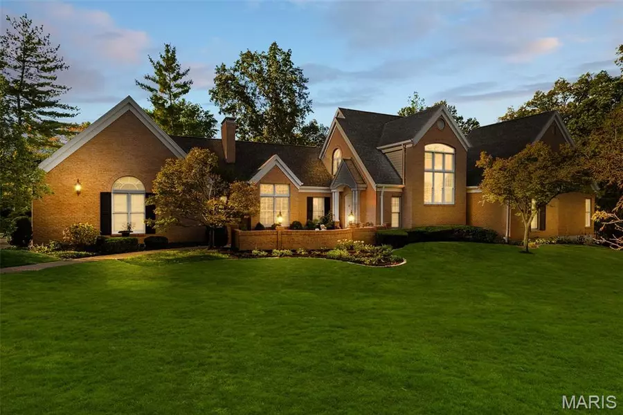 10 Maryview LN, Ladue, MO 63124