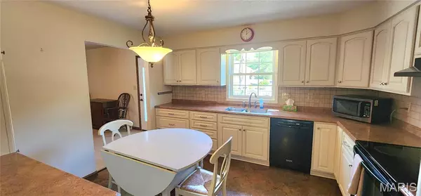 Chester, IL 62233,2302 Sunset DR