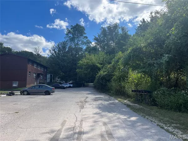 2135 Linnus DR, High Ridge, MO 63049