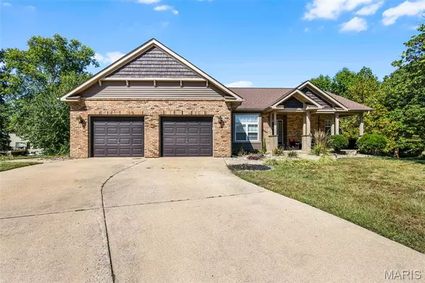 7 Colleen DR, Edwardsville, IL 62025