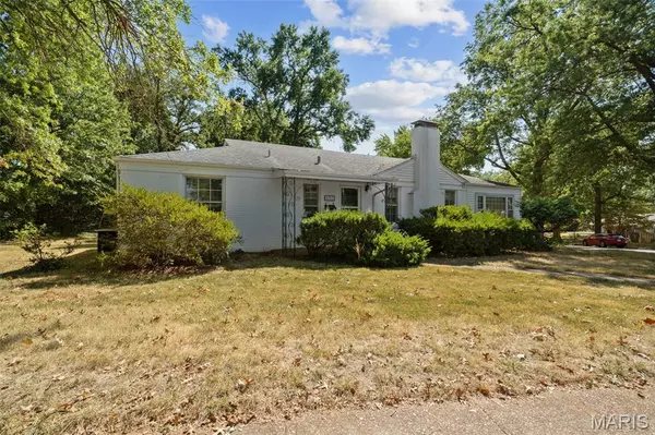 University City, MO 63132,8312 Old Bonhomme RD