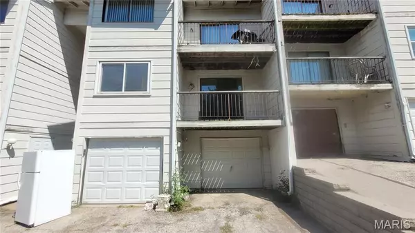 Florissant, MO 63033,12456 Sea Lane DR #A