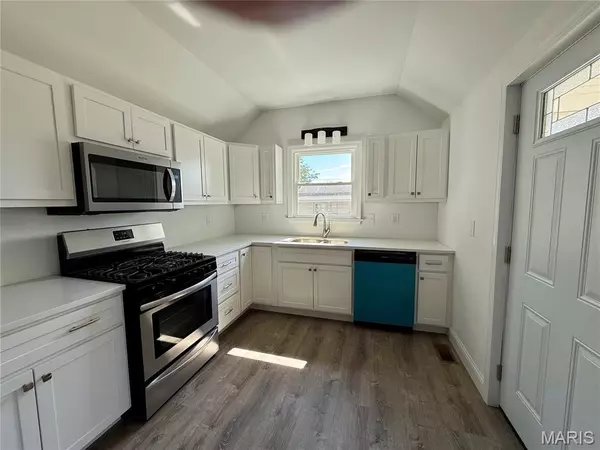 Staunton, IL 62088,402 E Macoupin ST