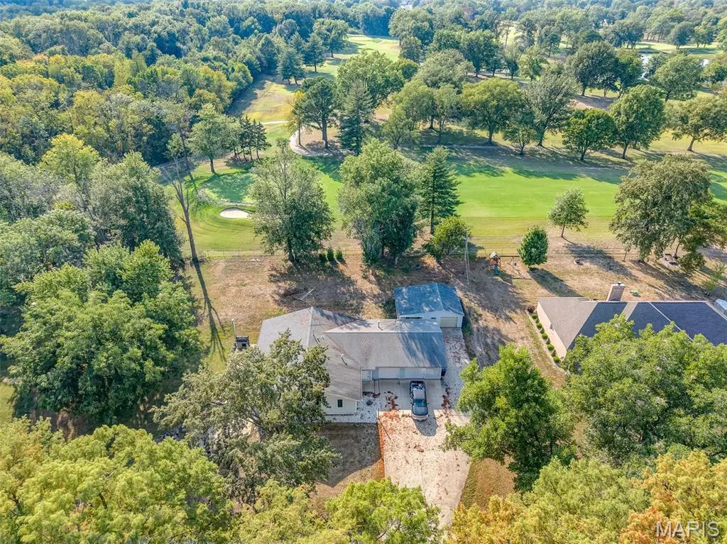 Nashville, IL 62263,8817 Reservoir RD