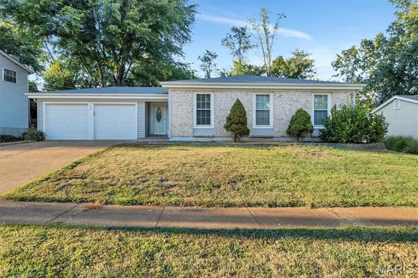 12 Hassam CT, Manchester, MO 63021