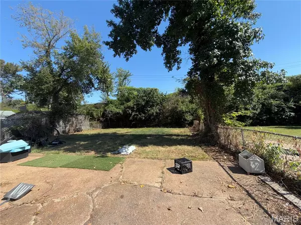 St Louis, MO 63137,10420 Presley RD