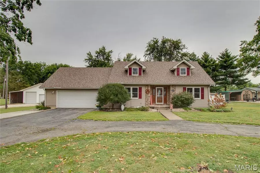 23606 Bittersweet PL, Jerseyville, IL 62052