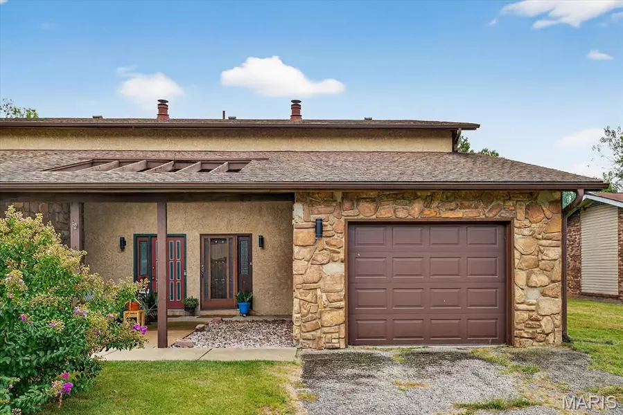 102 Kingsway DR, Belleville, IL 62226