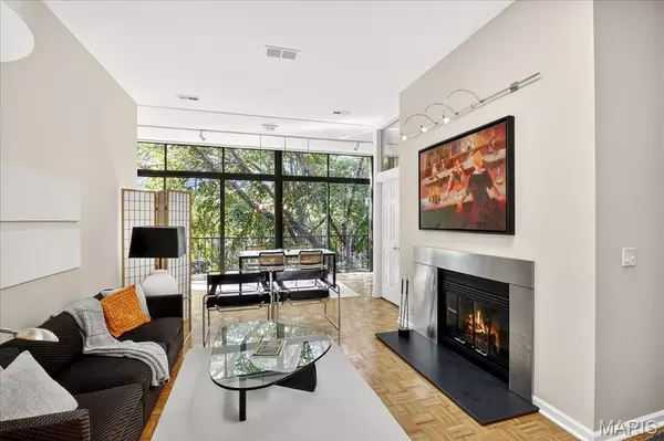 St Louis, MO 63108,4540 Laclede AVE #305