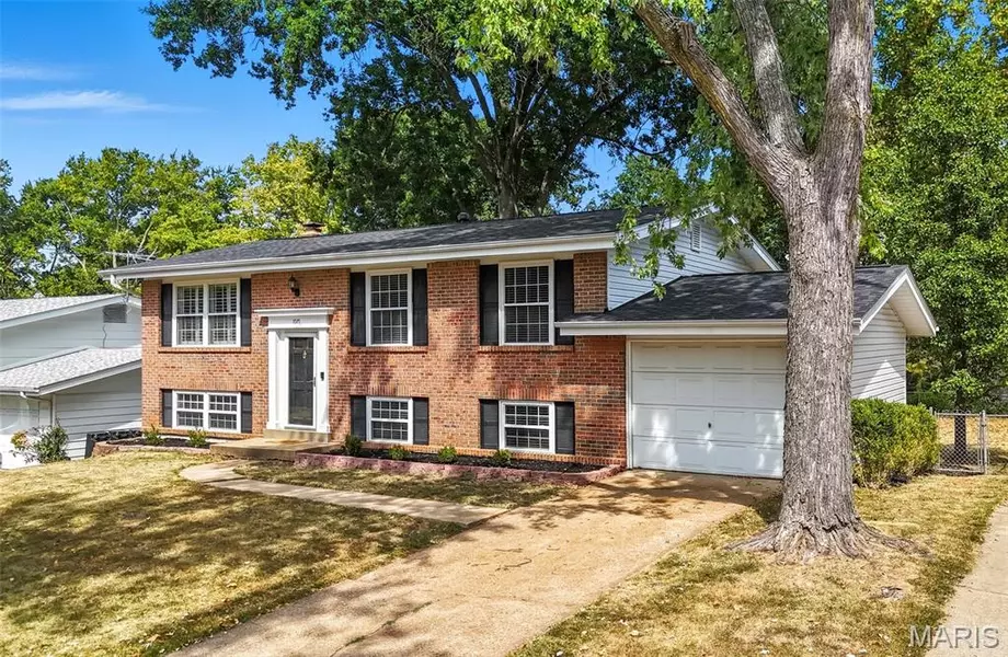 1071 Briarhurst DR, Manchester, MO 63021