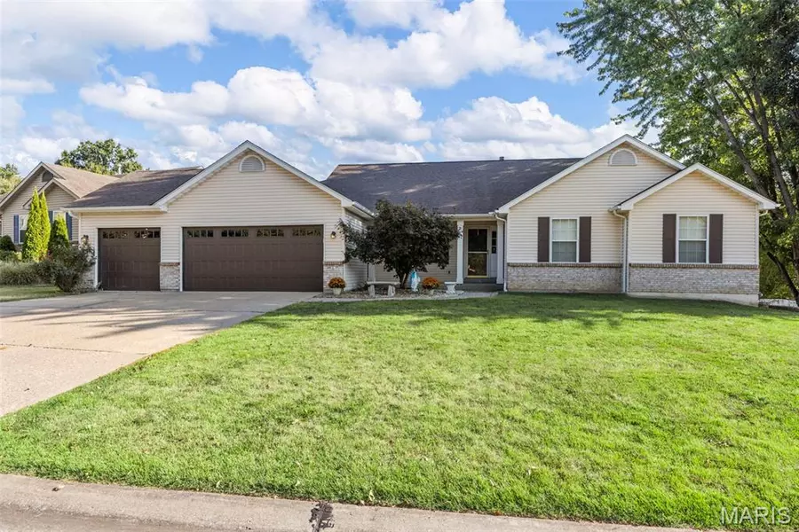 3594 Westport DR, St Peters, MO 63303