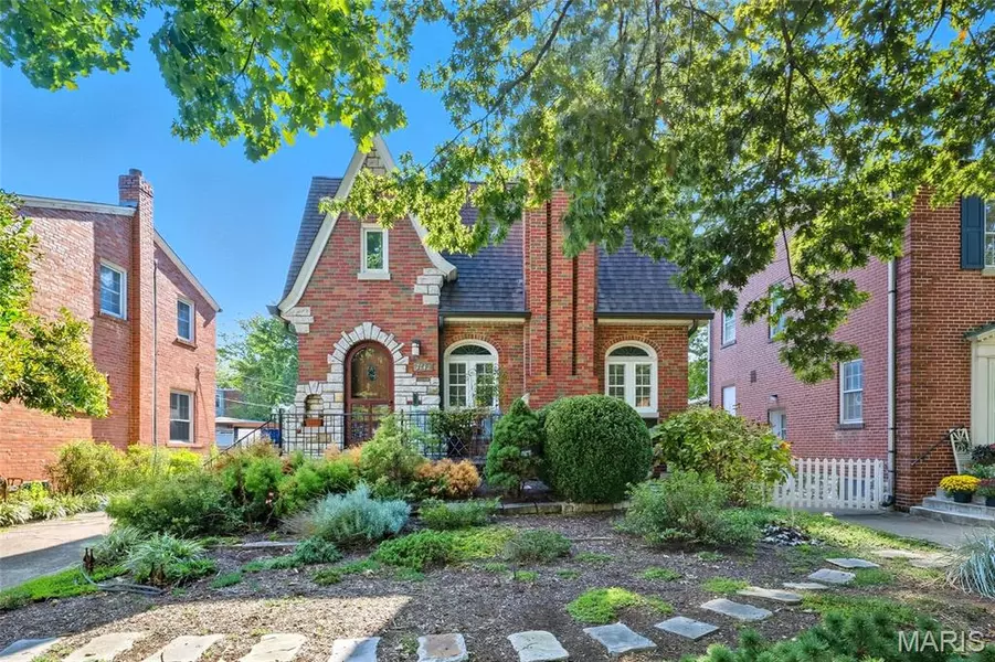 7742 Wise AVE, Richmond Heights, MO 63117