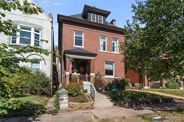 3629 Russell BLVD, St Louis, MO 63110
