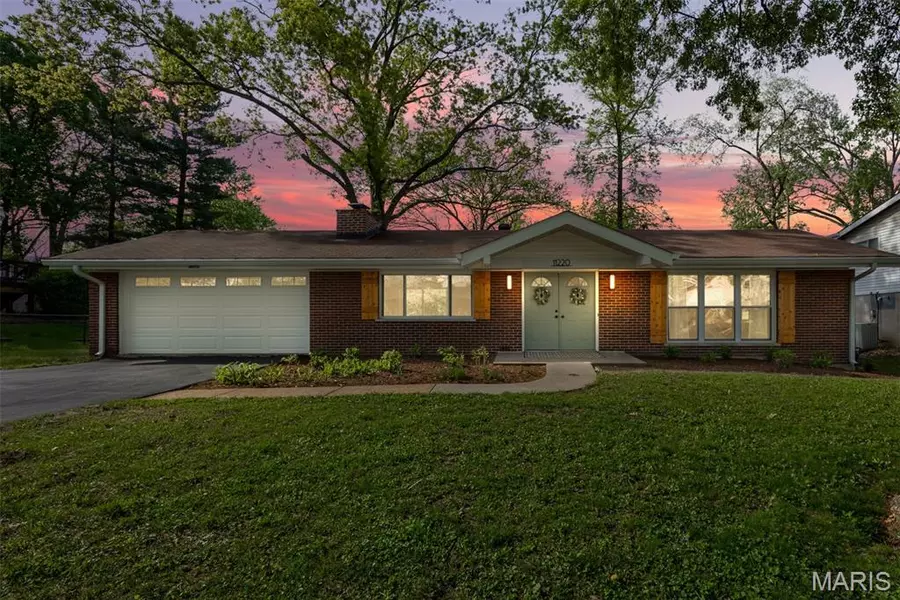 11220 Trieste DR, St Louis, MO 63146