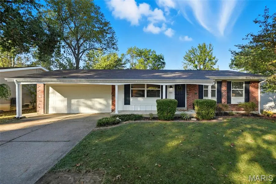 555 Goldwood DR, Ballwin, MO 63021