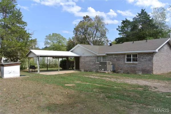 56 Stringtown ST, Poplar Bluff, MO 63901