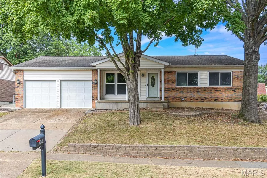 2177 Aileswick DR, Oakville, MO 63129