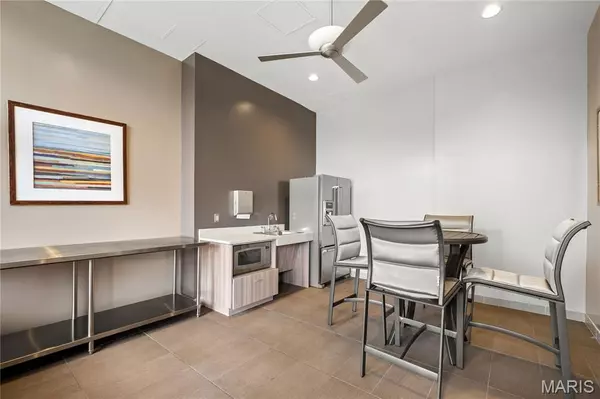 St Louis, MO 63108,4466 W Pine BLVD #22A