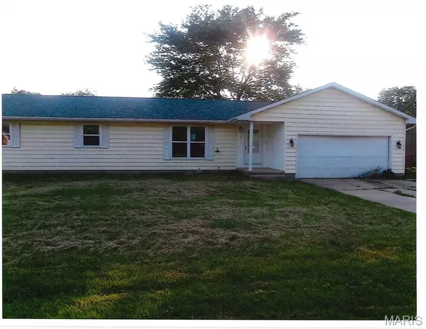 505 Schroeder DR, Salem, IL 62881