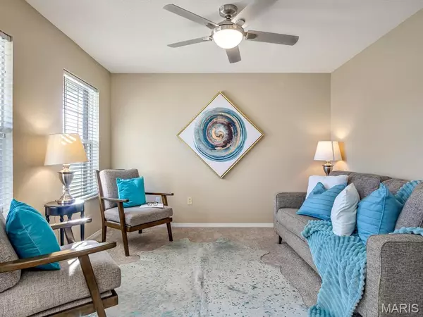 Fairview Heights, IL 62208,923 Millikin DR