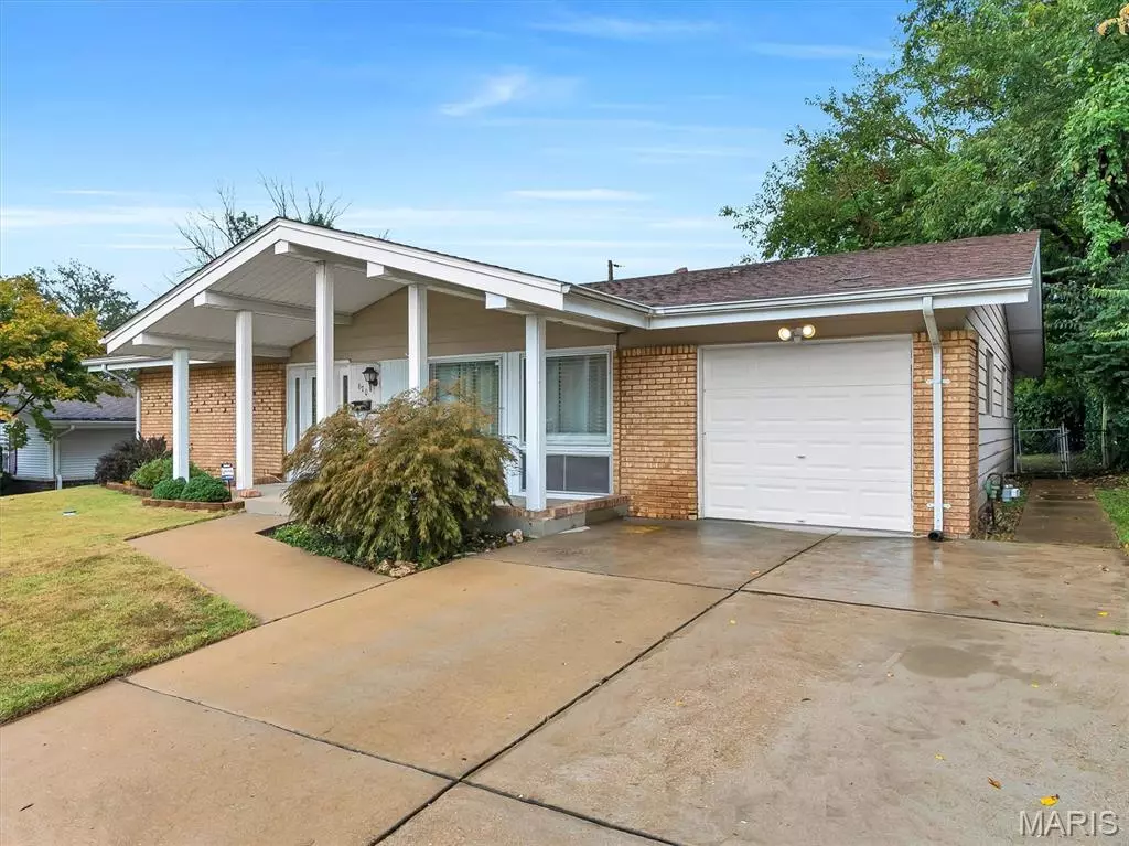 Florissant, MO 63033,670 Hargrove LN