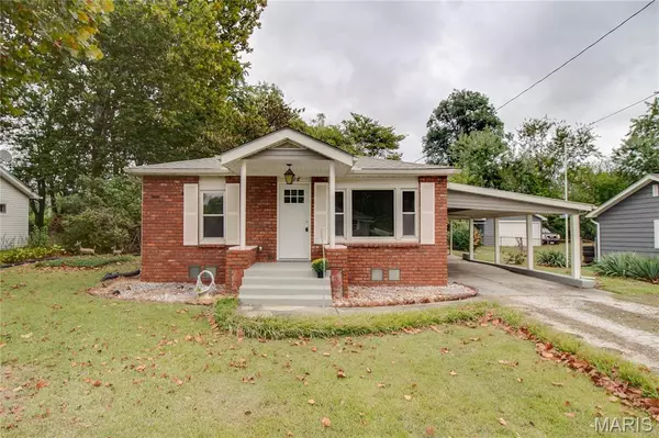 216 Sunset DR, Bethalto, IL 62010