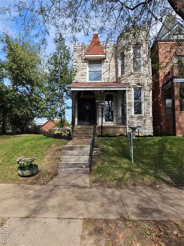 4371 W Belle PL, St Louis, MO 63108