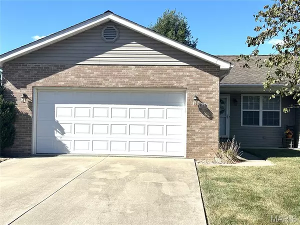 315 Briarwood LN, Aviston, IL 62216