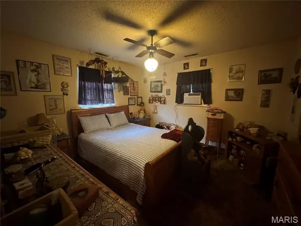 Elsberry, MO 63343,513 Harris ST