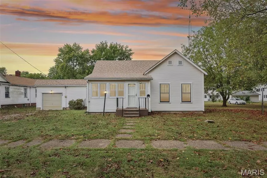 1521 N Jackson ST, Litchfield, IL 62056