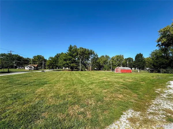 Hillsboro, IL 62049,815 E Brailley ST