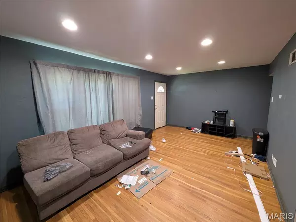 Florissant, MO 63134,9720 Lilly Jean DR