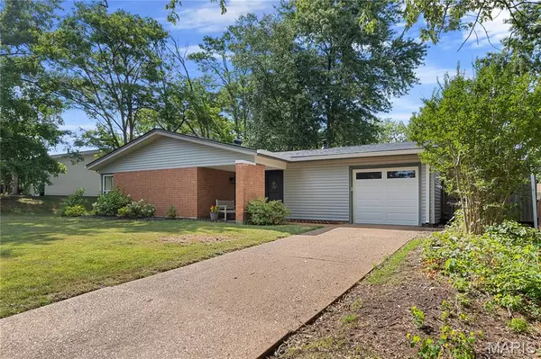 701 Chevron DR, Mehlville, MO 63125