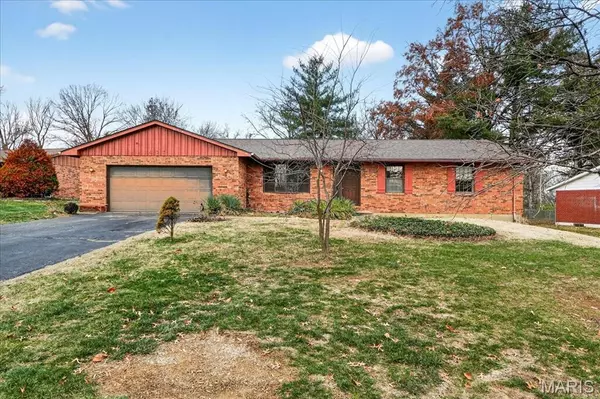 437 Westpark DR, Columbia, IL 62236