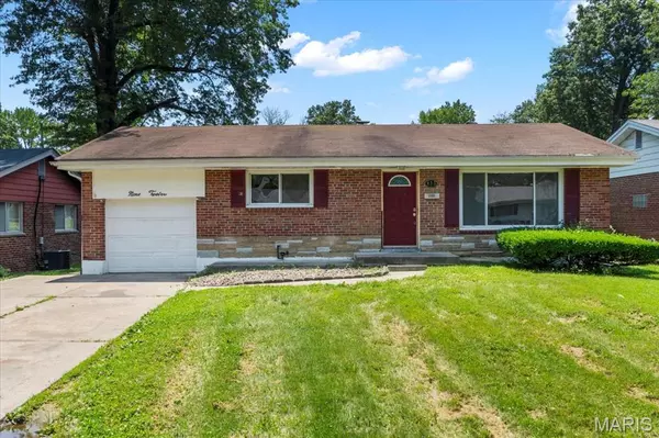 912 Lebon DR, St Louis, MO 63137