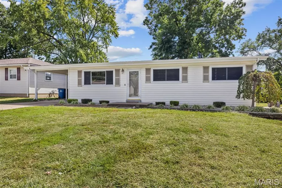 15 Park DR, St Charles, MO 63303