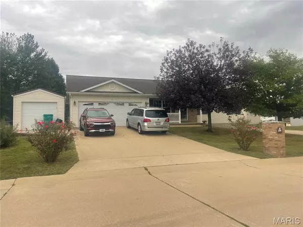 3 Iron Hill CT, St Clair, MO 63077