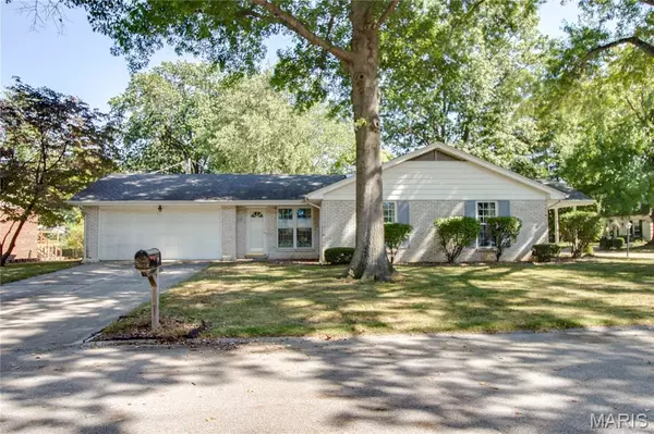 1012 Richard DR, Godfrey, IL 62035