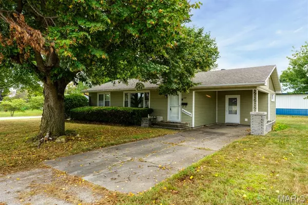 310 N Maple ST, Mount Olive, IL 62069