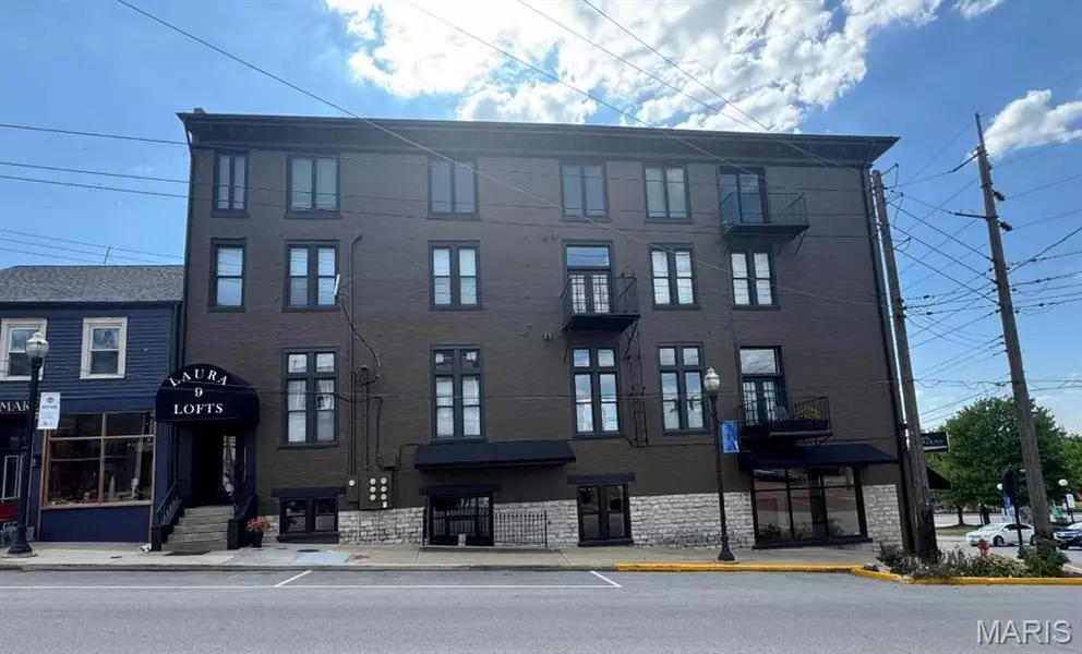 9 E BROADWAY #300, Alton, IL 62002