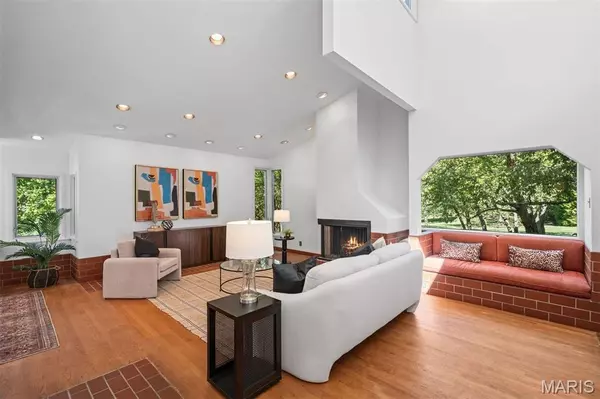 Ladue, MO 63124,40 Upper Ladue RD