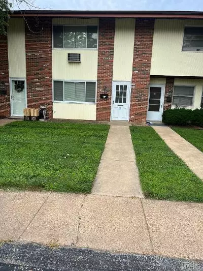 7463 Hazelcrest DR, Hazelwood, MO 63042