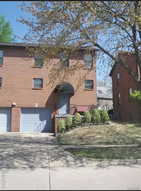 1174 Claytonia TER, St Louis, MO 63117
