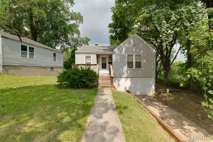 8825 Tyrell DR, Jennings, MO 63136