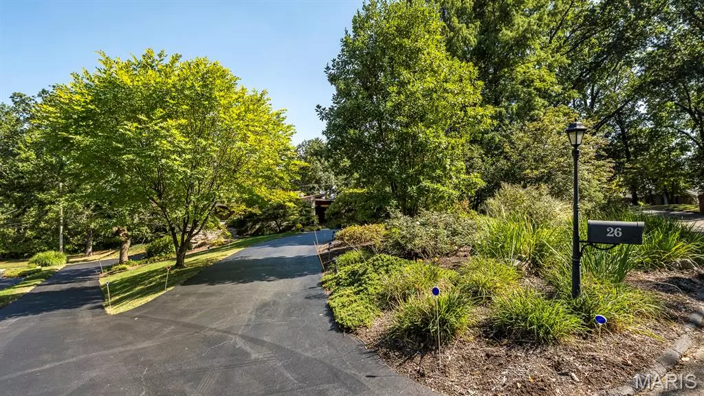 26 Creekwood LN, St Louis, MO 63124