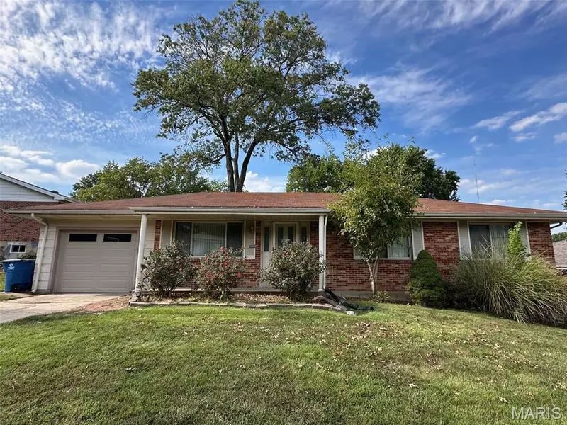 2261 Eleanor Kay DR, St Louis, MO 63125