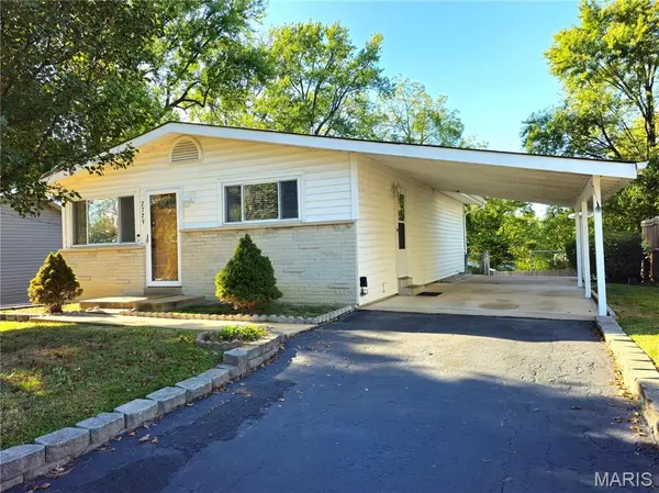 2729 Link RD, St Louis, MO 63114