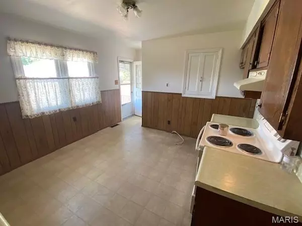 Florissant, MO 63031,215 Derhake RD