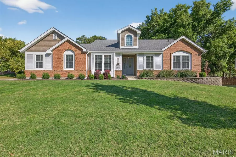 729 Redstart DR, Ellisville, MO 63021