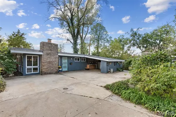 1543 Fournier DR, St Louis, MO 63126